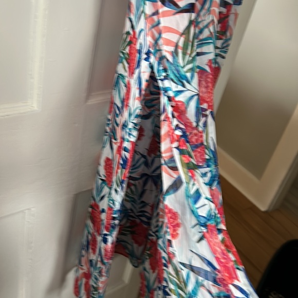 Cover up/Beach maxi dress. Red, Blue on White floral pattern. Size XL - Picture 4 of 7